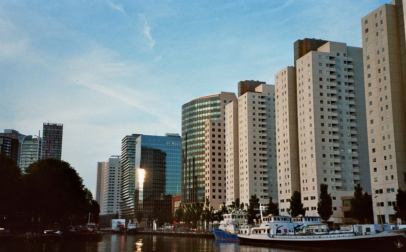 Rotterdamse Wilhelminapier overdag